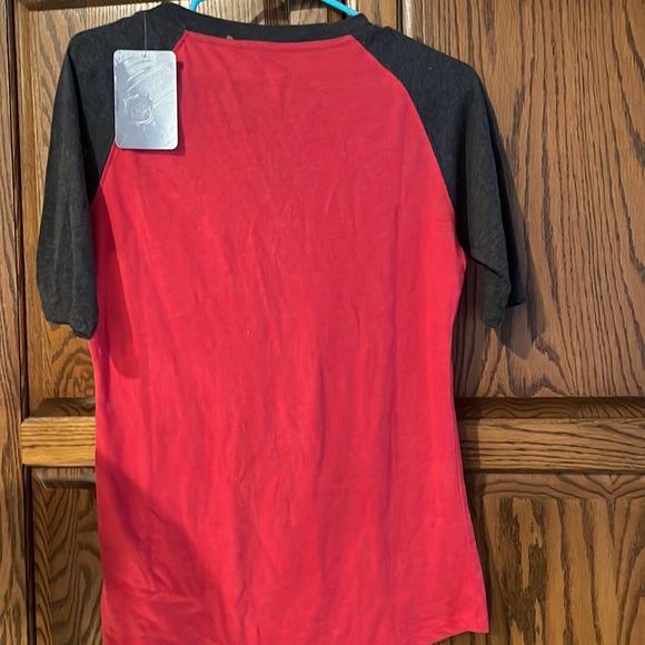 NHL Ladies Blackhawk shirt - Picture 3 of 4